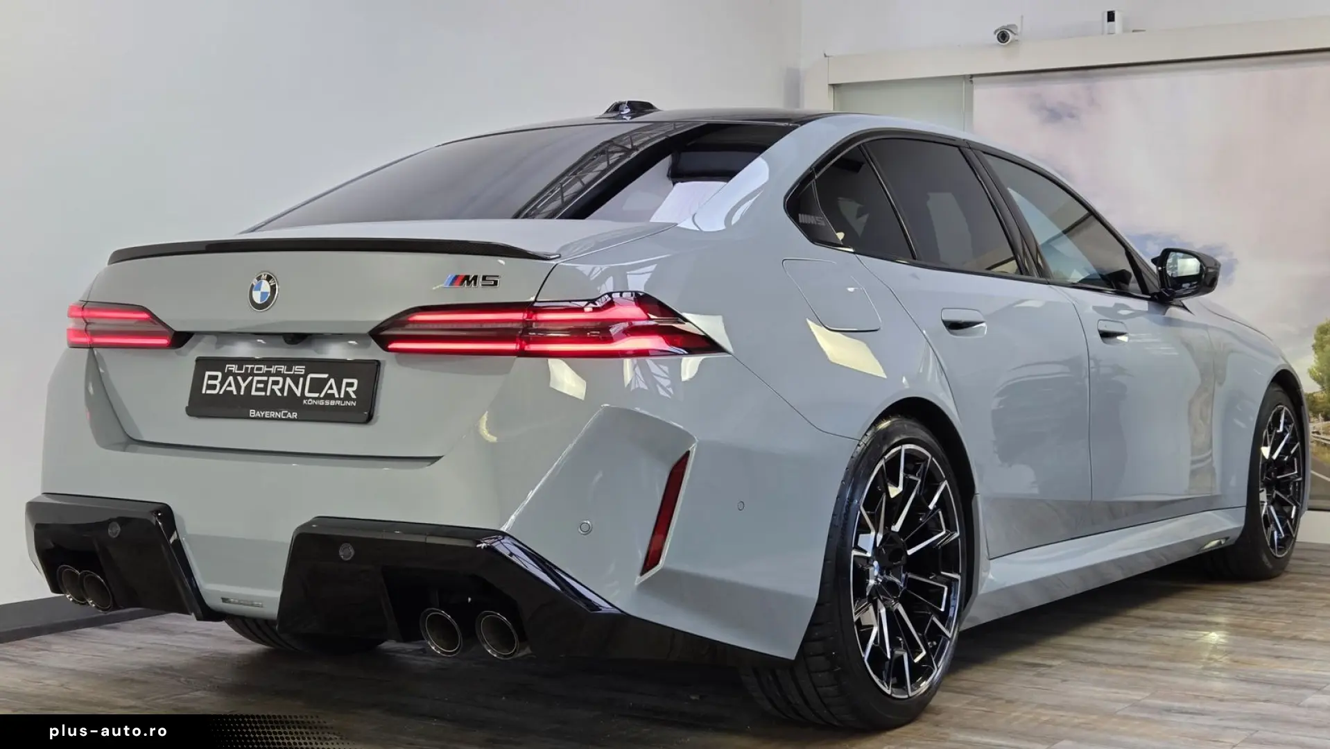 BMW M5 Sedan_Pachet_CarbonPHEV_B&W