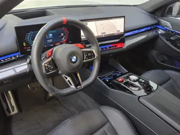 BMW M5 Sedan_Pachet_CarbonPHEV_B&W