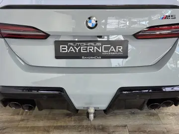 BMW M5 Sedan_Pachet_CarbonPHEV_B&W