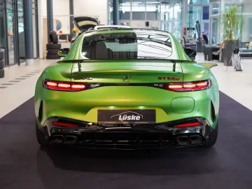 MERCEDES-BENZ AMG GT 63 S E PERFORMANCE green hell MATT tech