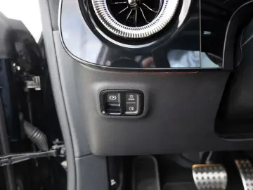 Mercedes-Benz CLA 220 AMG-Sport Super Pano Burm Night 18'