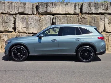 MERCEDES-BENZ GLC 300 d 4M AMG 20 PANO SOUND HEADUP …