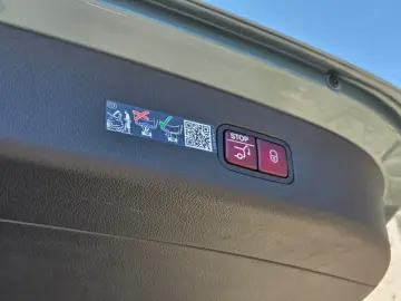 MERCEDES-BENZ GLC 300 d 4M AMG 20 PANO SOUND HEADUP …