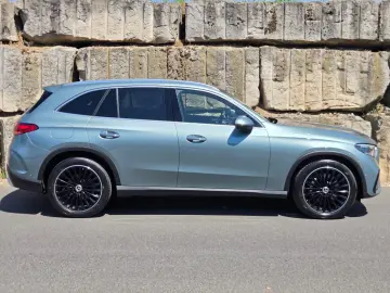 MERCEDES-BENZ GLC 300 d 4M AMG 20 PANO SOUND HEADUP …