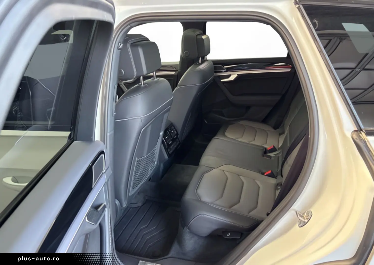 VW Touareg 3.0 TDI DSG R-Line 4x4 Luft AHK Pano Led