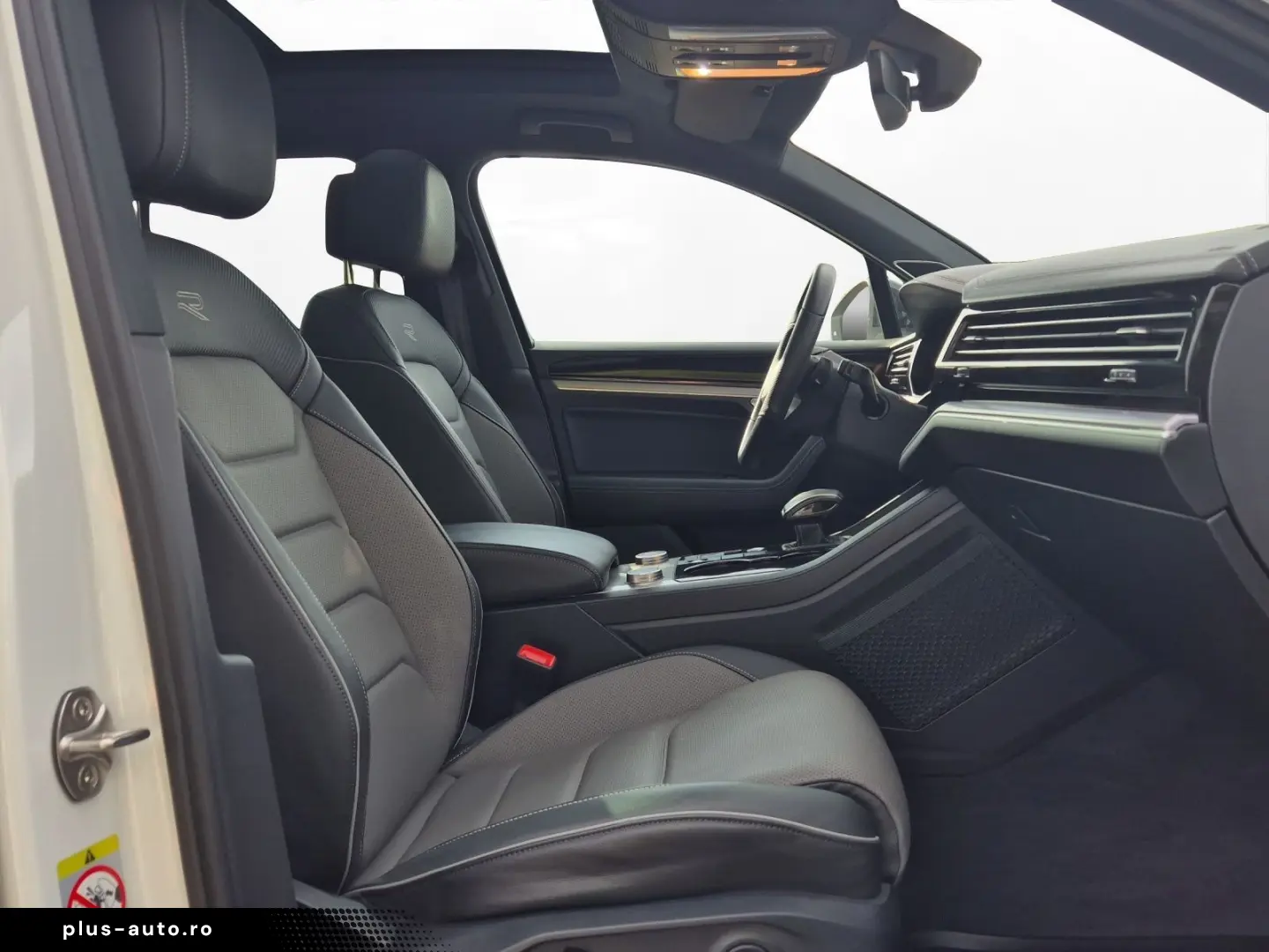 VW Touareg 3.0 TDI DSG R-Line 4x4 Luft AHK Pano Led