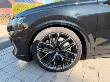 Audi RSQ8 performance 305 kmh Carbon Alcantara