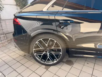 Audi RSQ8 performance 305 kmh Carbon Alcantara