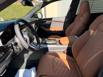 Audi RSQ8 performance 305 kmh Carbon Alcantara