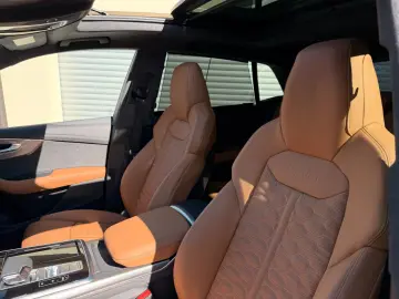 Audi RSQ8 performance 305 kmh Carbon Alcantara