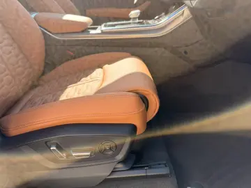 Audi RSQ8 performance 305 kmh Carbon Alcantara