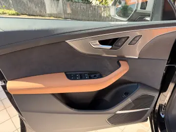 Audi RSQ8 performance 305 kmh Carbon Alcantara