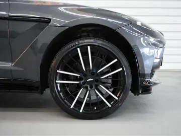 ASTON MARTIN DBX707 4.0 V8 Totwinkel 1.Hand 360  Nur…