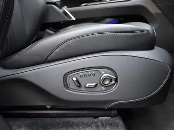 ASTON MARTIN DBX707 4.0 V8 Totwinkel 1.Hand 360  Nur…
