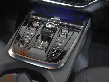 ASTON MARTIN DBX707 4.0 V8 Totwinkel 1.Hand 360  Nur…