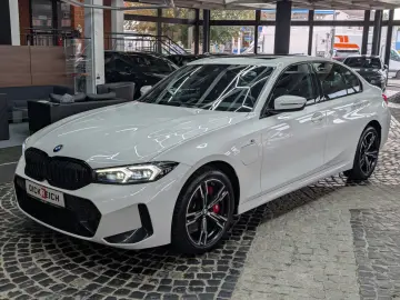BMW 330 e Limo M Sport Shadow AHK AMBI APP KAM PANO