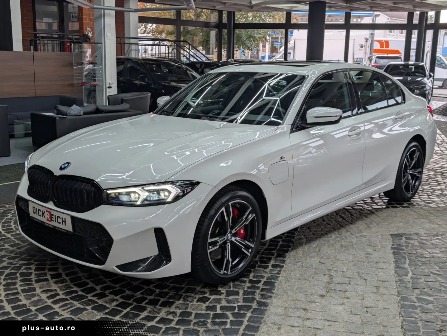 BMW 330 e Limo M Sport Shadow AHK AMBI APP KAM PANO