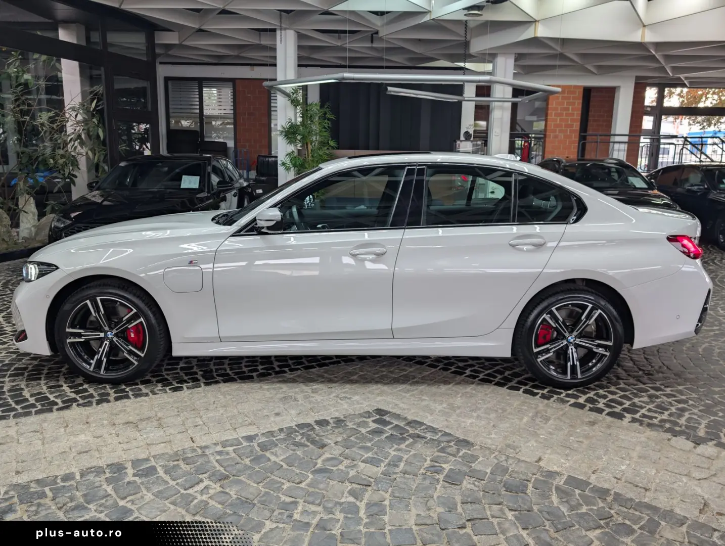 BMW 330 e Limo M Sport Shadow AHK AMBI APP KAM PANO