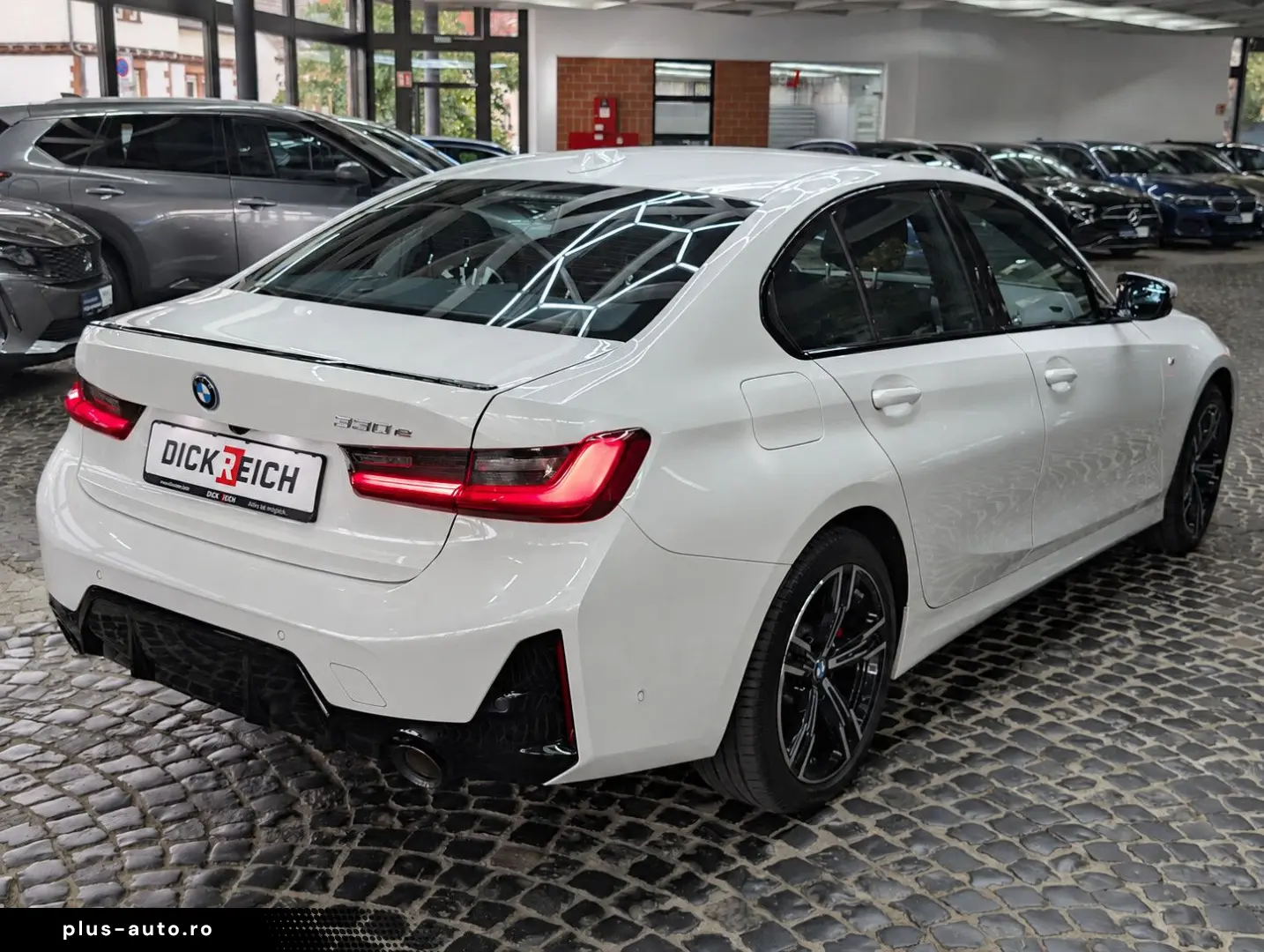 BMW 330 e Limo M Sport Shadow AHK AMBI APP KAM PANO