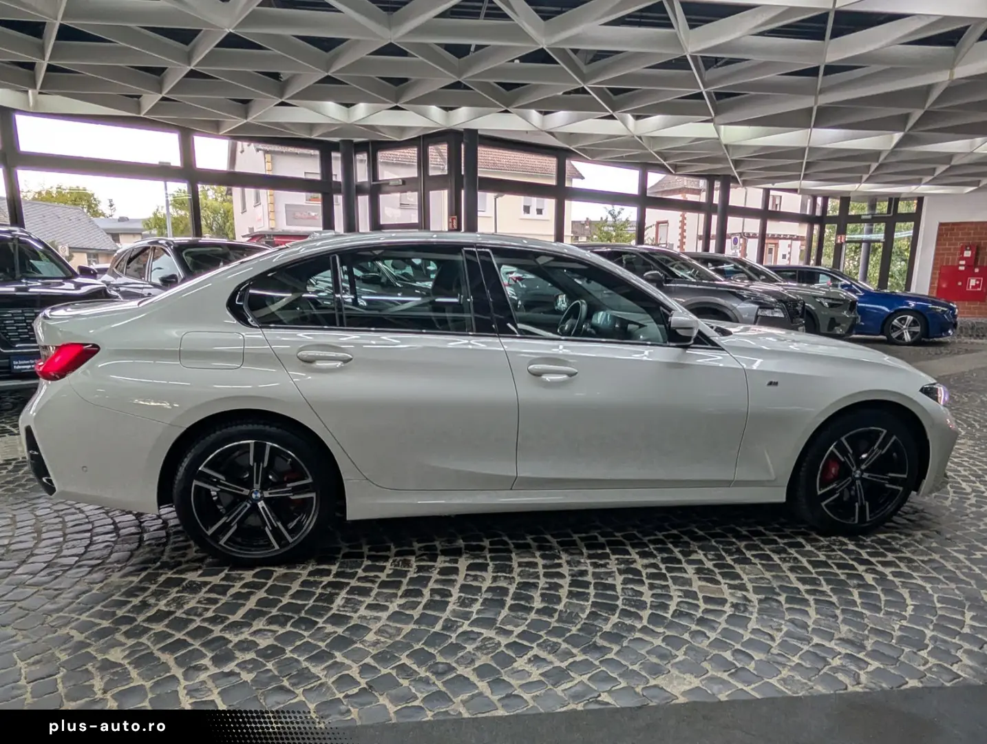 BMW 330 e Limo M Sport Shadow AHK AMBI APP KAM PANO