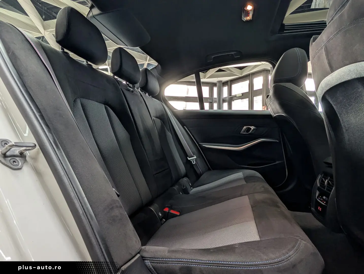 BMW 330 e Limo M Sport Shadow AHK AMBI APP KAM PANO