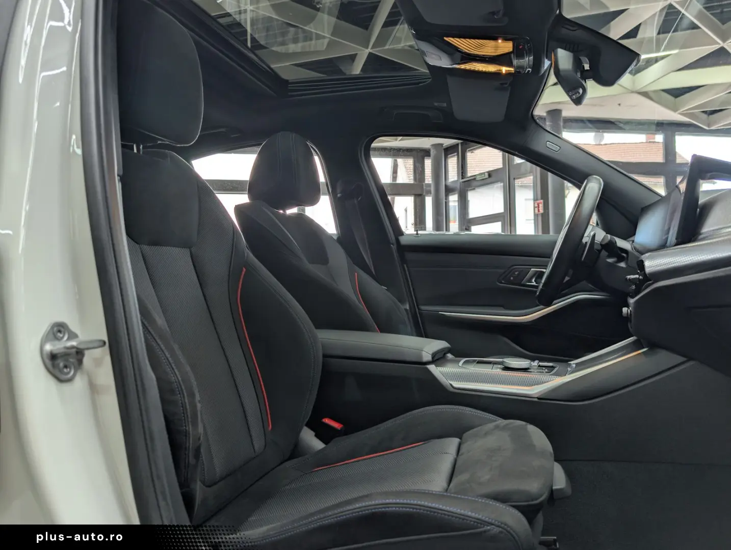 BMW 330 e Limo M Sport Shadow AHK AMBI APP KAM PANO