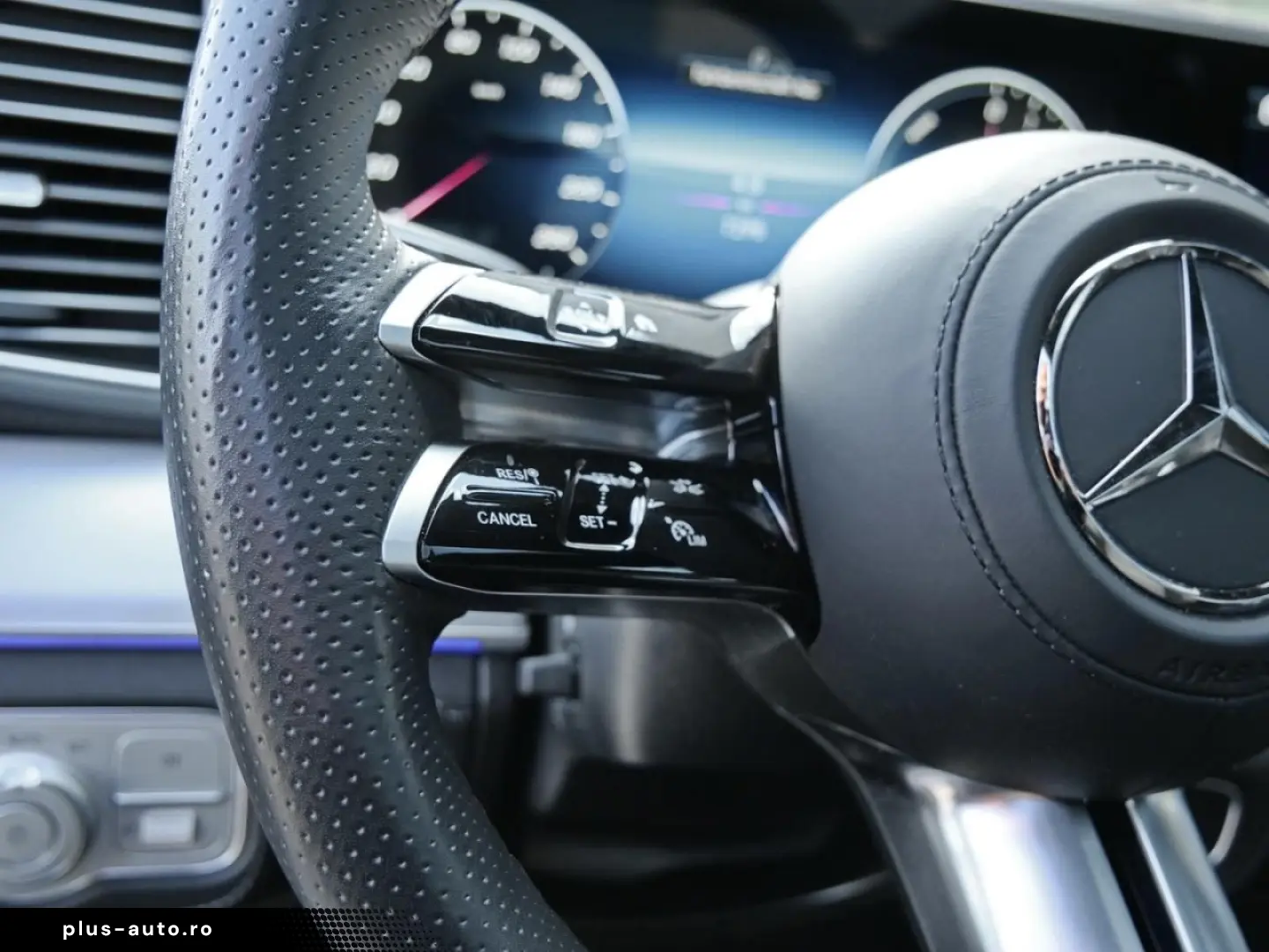 MERCEDES-BENZ GLE 350 de 4M AMG Night Panorama Distronic AHK