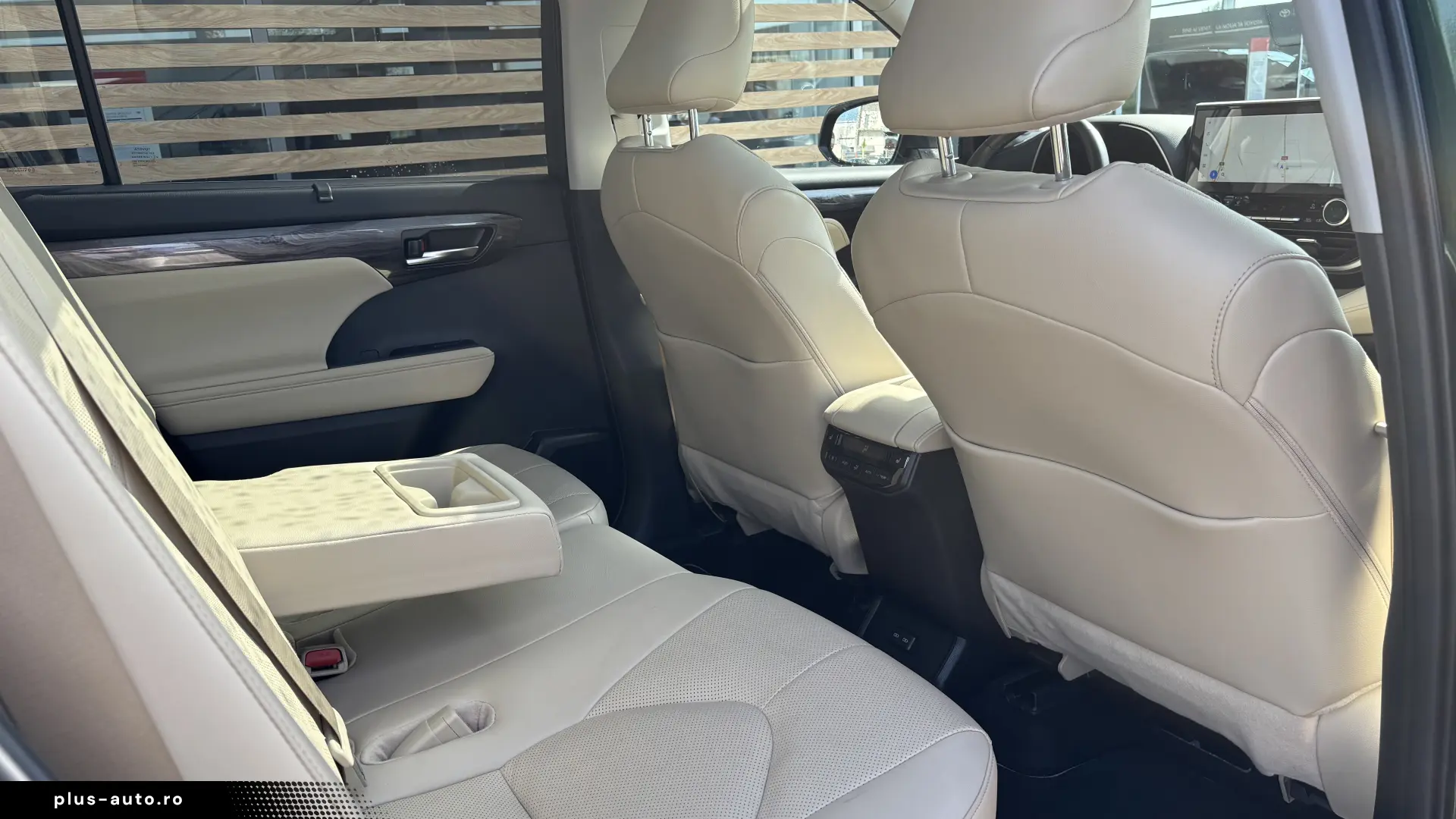 Toyota Highlander 2.5 L Dynamic Force 248CP Luxury Metallic