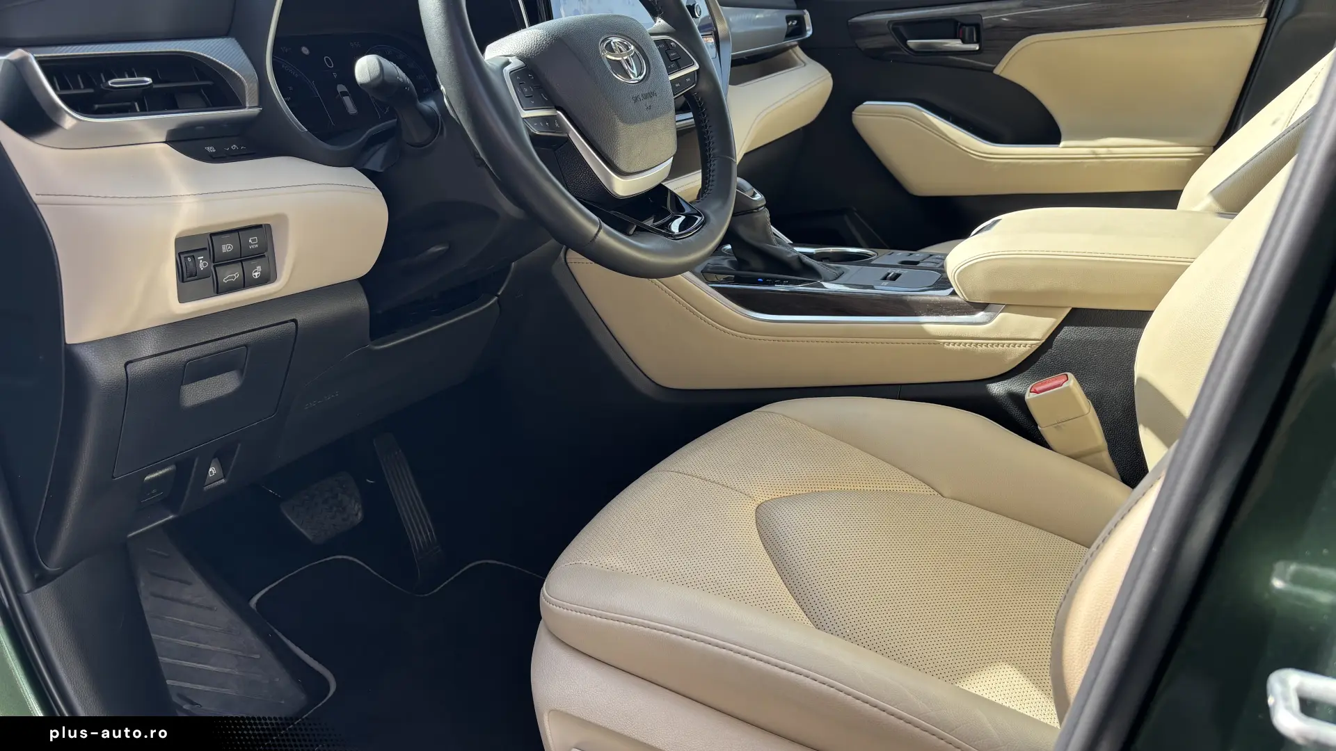 Toyota Highlander 2.5 L Dynamic Force 248CP Luxury Metallic