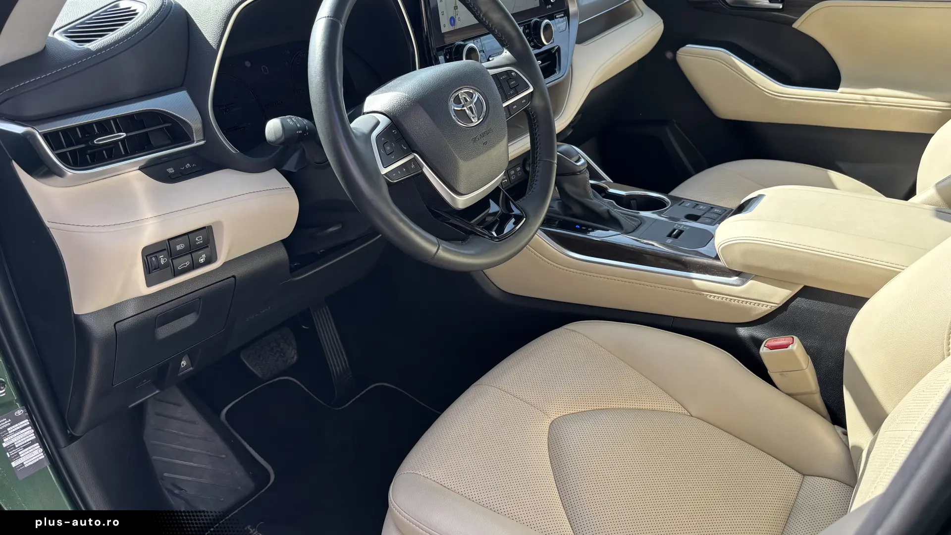 Toyota Highlander 2.5 L Dynamic Force 248CP Luxury Metallic