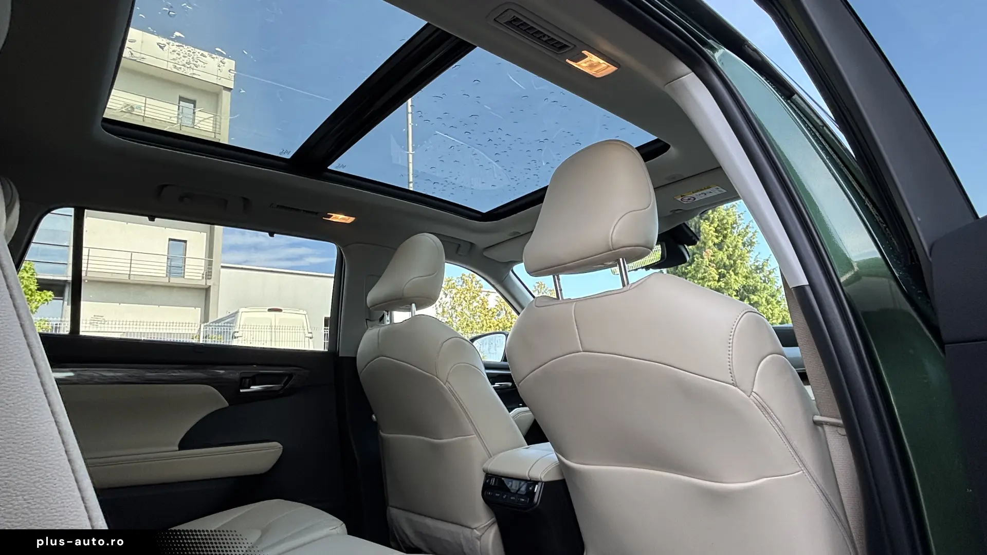 Toyota Highlander 2.5 L Dynamic Force 248CP Luxury Metallic