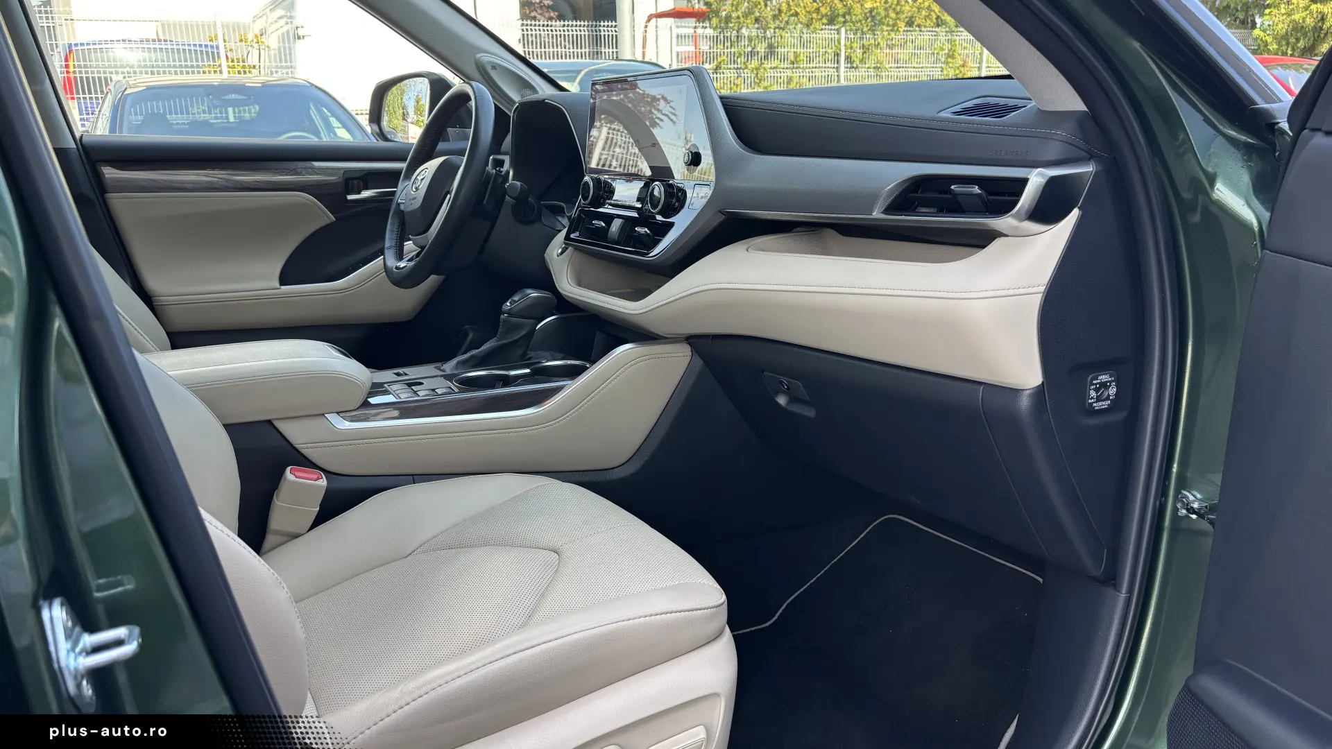 Toyota Highlander 2.5 L Dynamic Force 248CP Luxury Metallic