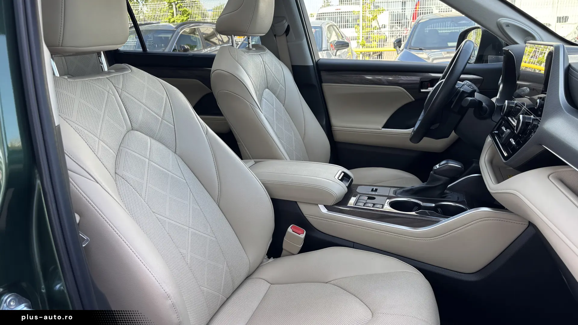 Toyota Highlander 2.5 L Dynamic Force 248CP Luxury Metallic