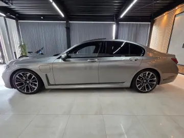 BMW 745 e  M-SPORT  Bowers & Wilkins