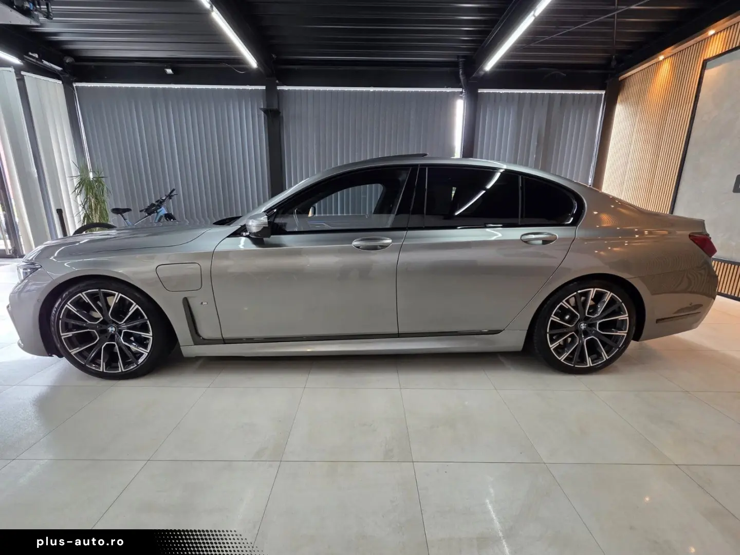 BMW 745 e  M-SPORT  Bowers & Wilkins