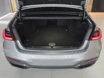 BMW 745 e  M-SPORT  Bowers & Wilkins