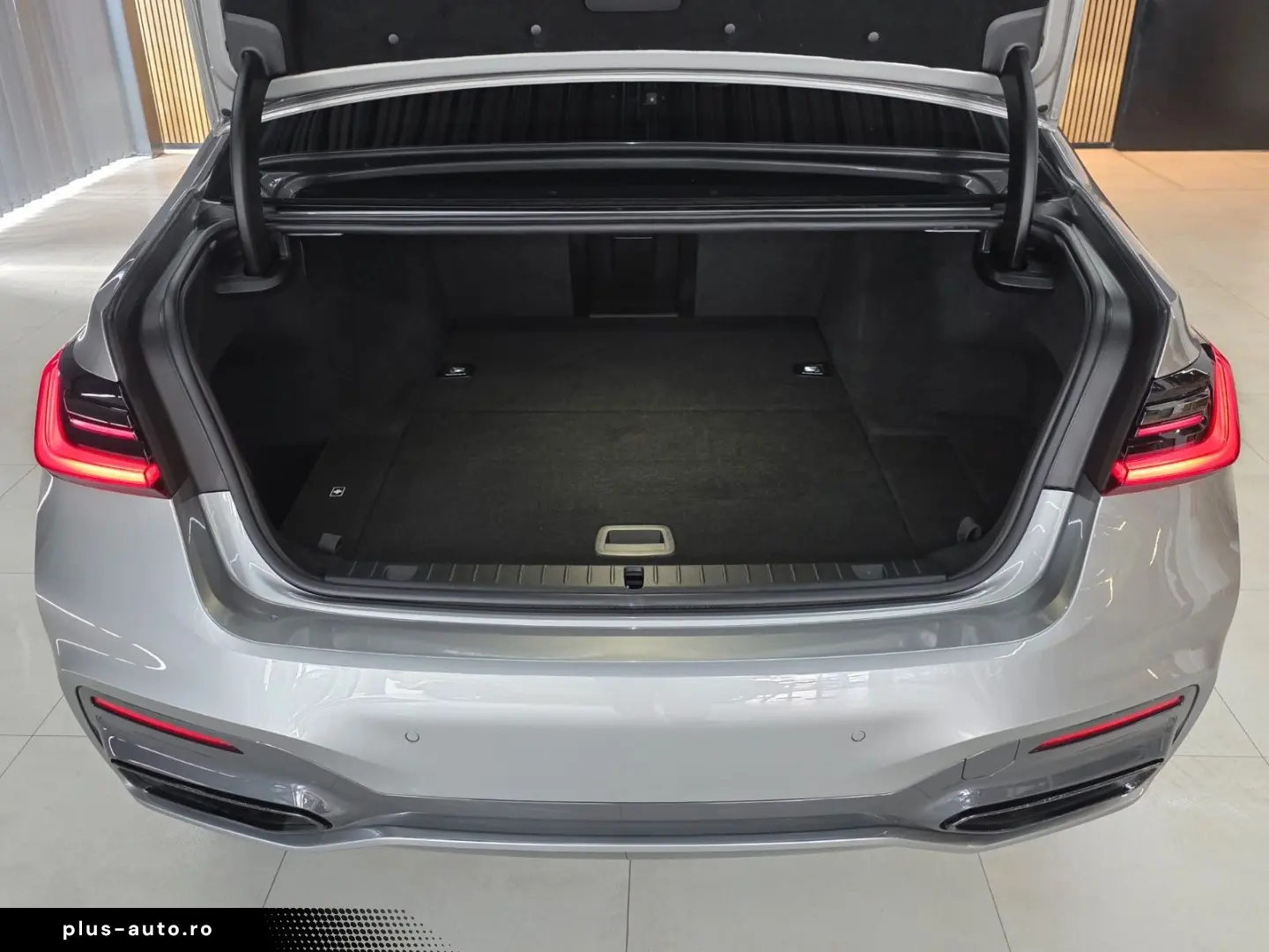 BMW 745 e  M-SPORT  Bowers & Wilkins