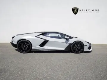 LAMBORGHINI Revuelto V12   MY25   CARBON   PASSENGER-DISPLAY
