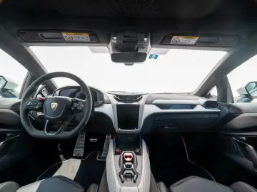 LAMBORGHINI Revuelto V12   MY25   CARBON   PASSENGER-DISPLAY