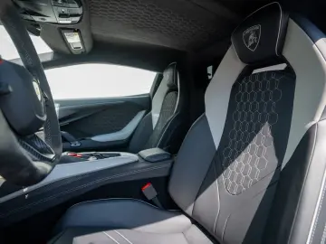 LAMBORGHINI Revuelto V12   MY25   CARBON   PASSENGER-DISPLAY