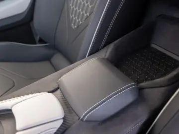 LAMBORGHINI Revuelto V12   MY25   CARBON   PASSENGER-DISPLAY