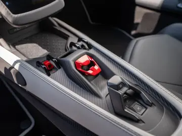 LAMBORGHINI Revuelto V12   MY25   CARBON   PASSENGER-DISPLAY