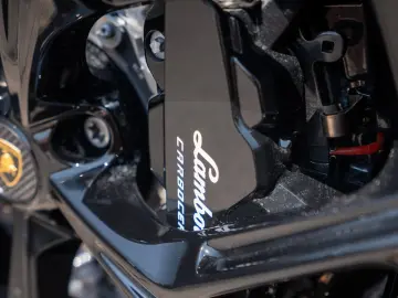 LAMBORGHINI Revuelto V12   MY25   CARBON   PASSENGER-DISPLAY