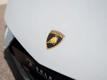 LAMBORGHINI Revuelto V12   MY25   CARBON   PASSENGER-DISPLAY