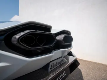 LAMBORGHINI Revuelto V12   MY25   CARBON   PASSENGER-DISPLAY