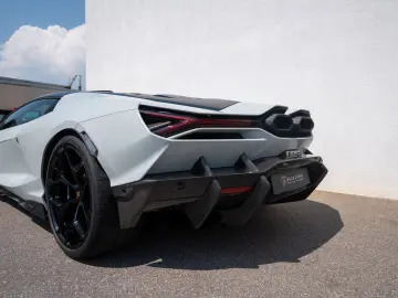 LAMBORGHINI Revuelto V12   MY25   CARBON   PASSENGER-DISPLAY