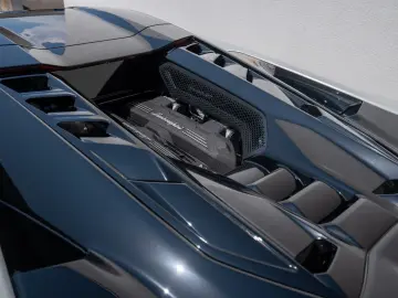LAMBORGHINI Revuelto V12   MY25   CARBON   PASSENGER-DISPLAY