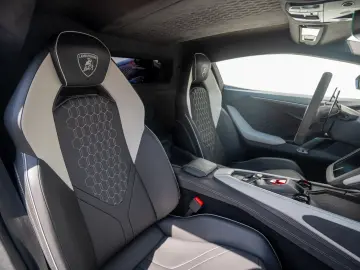 LAMBORGHINI Revuelto V12   MY25   CARBON   PASSENGER-DISPLAY