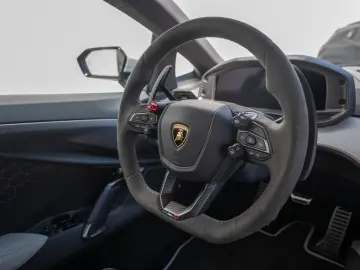 LAMBORGHINI Revuelto V12   MY25   CARBON   PASSENGER-DISPLAY