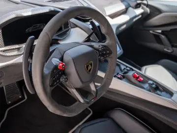 LAMBORGHINI Revuelto V12   MY25   CARBON   PASSENGER-DISPLAY